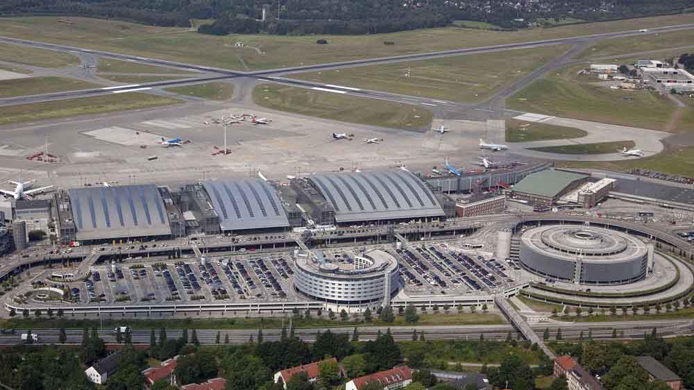 Luftaufnahme Flughafen Hamburg
(v.l.n.r.:Parkhaus P5, Terminal 2, Plaza, Parkpaletten P2-P4, Terminal 1, Parkhaus P2