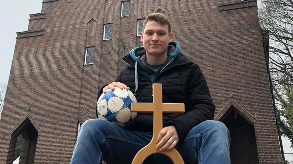 Nicolas Roters ist der bundesweit erste Bufdi, der zugleich für einen Kreissportbund und eine Kirchengemeinde arbeitet.