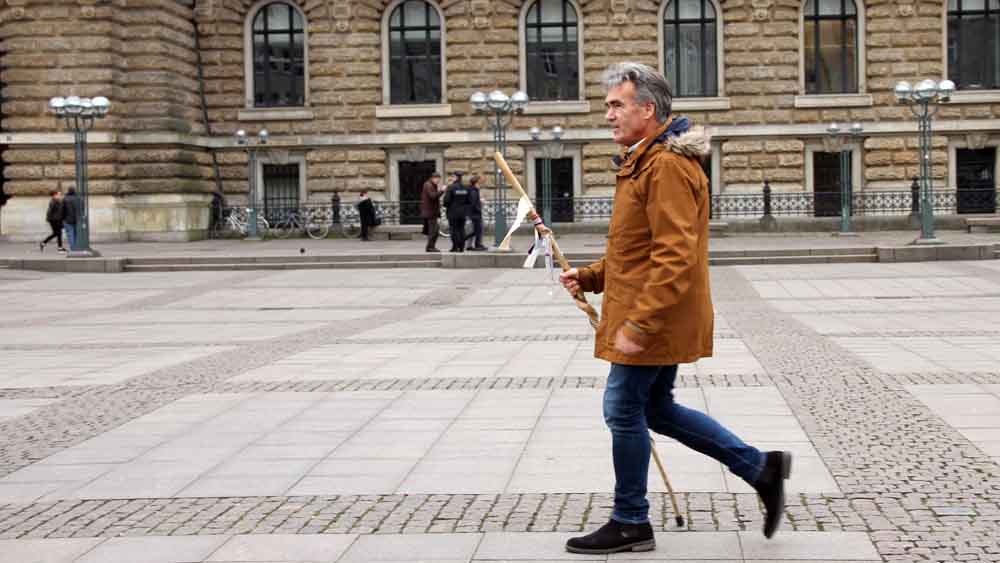 Pilgerpastor Bernd Lohse auf dem Hamburger Rathausmarkt