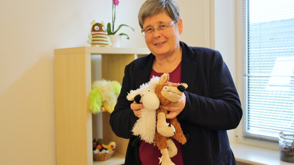 Ursula Greulsberg präsentiert den „Wolf im Schafspelz“