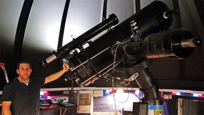 Marco Ludwig in der Sternwarte in Neumünster