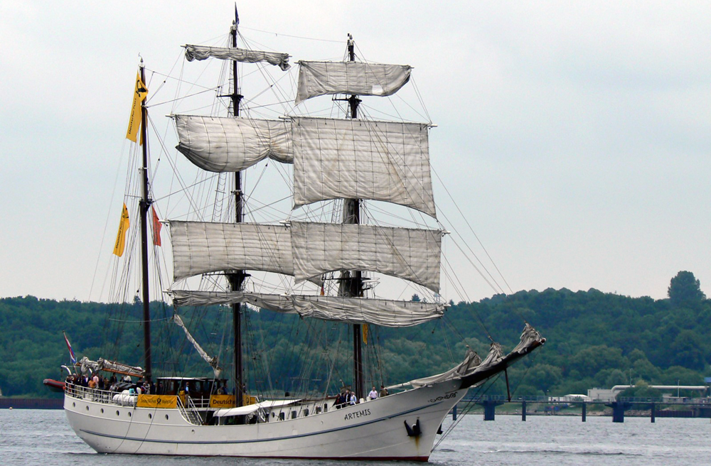 Mit Dreimaster Artemis geht die Nordkirche auf Tour