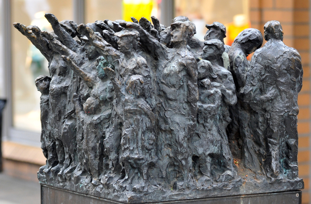 Diese Skulptur in Wuppertal erinnert an die "Barmer Erklärung"