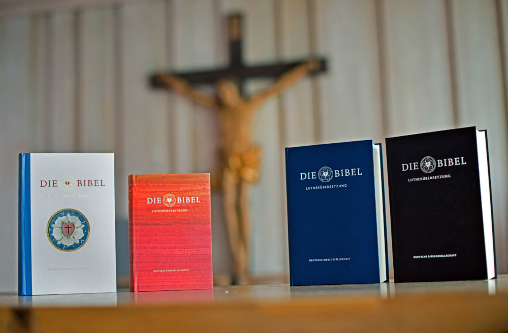 Die hannoversche Landeskirche versorgt ihre Gemeinden mit einer Lutherbibel
