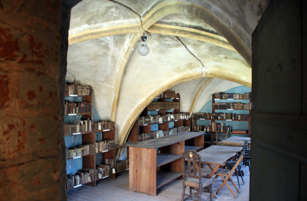 Wie ein Geheimzimmer wirkt die Kirchenbibliothek von Wolgast