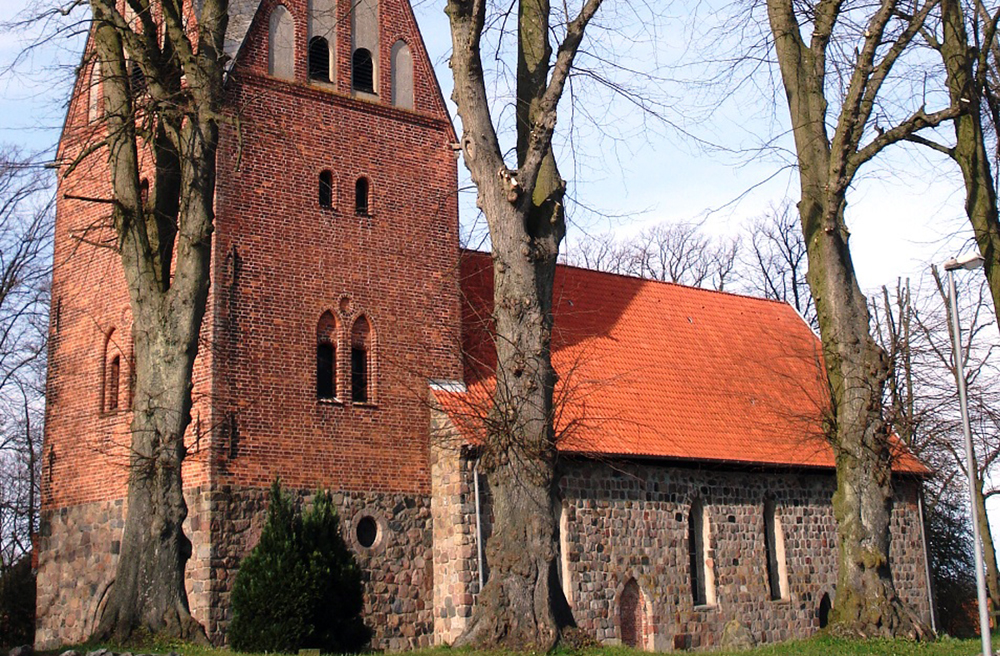 Die St. Claren-Kirche in Blekendorf