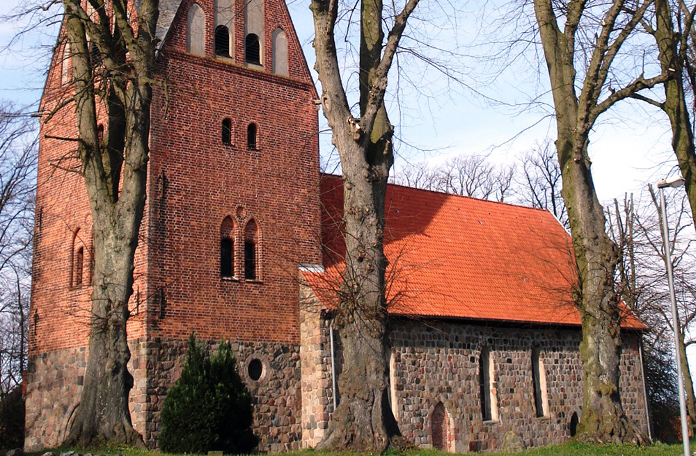 Die St. Claren-Kirche  in Blekendorf