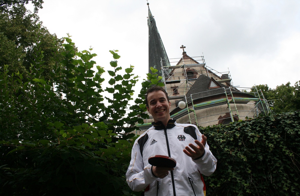 Christian Bode vor der Kirche in Holzminden (Archivbild)
