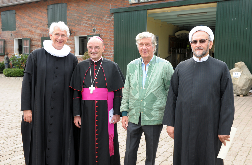 Wieder dabei (v.l.): Hauptpastor Andreas Röder, Weihbischof Hans-Jochen Jaschke, Albert Darboven und Imam Razavi Rad. Das Bild entstand 2014.