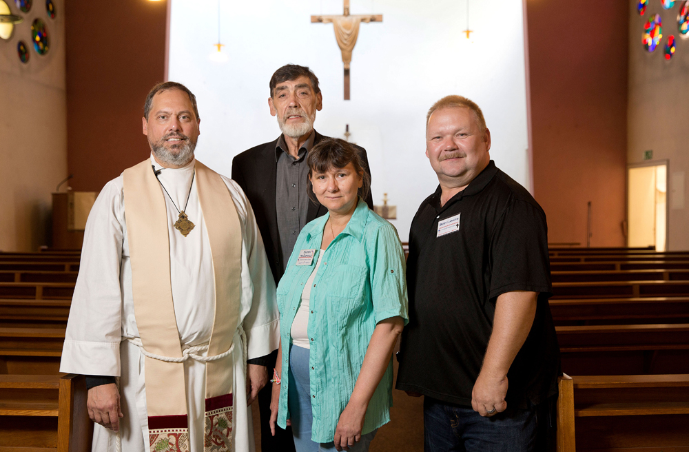 Pastor John Perris (v.l.), Harald Bielski, Eileen Mac Donald und Norbert Langys