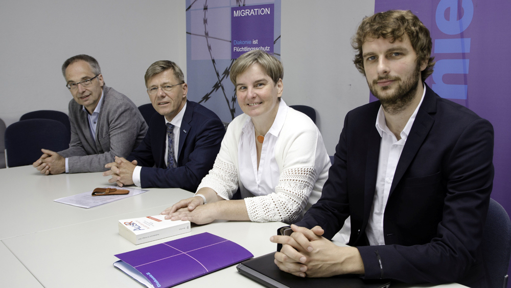 Das Diakonie-Team (v.l.): Michael Frenzel von der Diakonie Altholstein, Landespastor Heiko Naß, Doris Kratz-Hinrichsen und Falko Behrens vom Diakonischen Werk