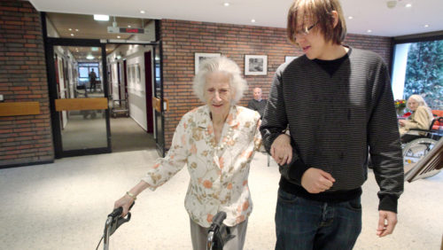 Auch die Betreuung von Senioren in Heimen gehört zum Freiwilligendienst