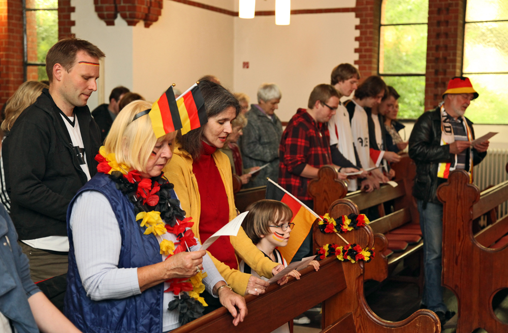 Erst die Andacht, dann der Jubel: Hamburger Gemeinden feuern die DFB-Elf an (Archivbild)