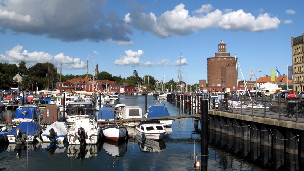 Rund um den Hafen von Eckernförde dürfen Geschäfte weiterhin sonntags öffnen