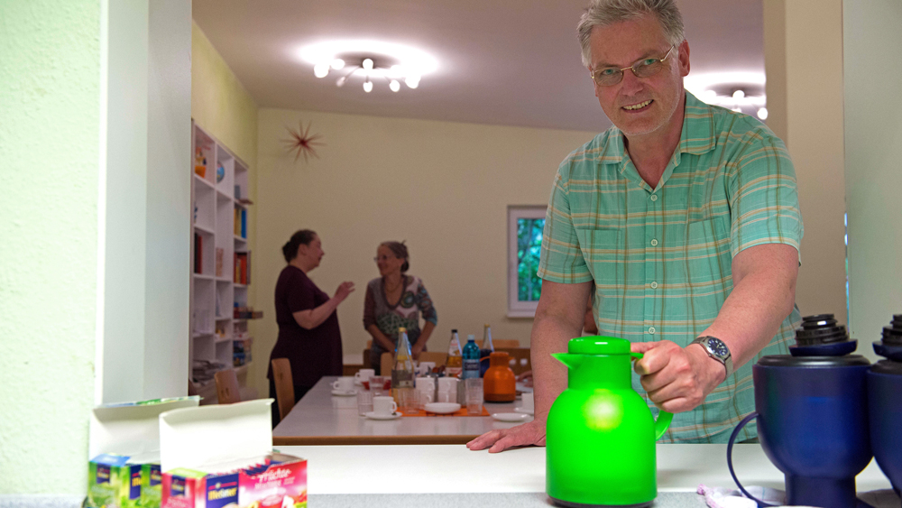 Auch wer für die Gemeinde Kaffee kocht, ist eingeladen