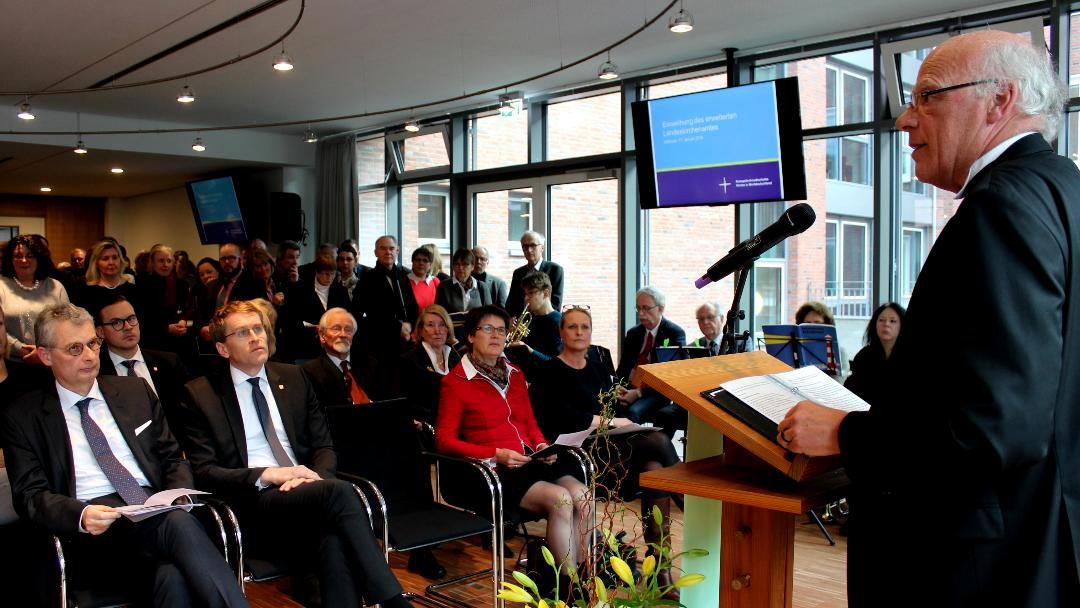Landesbischof Ulrich bei seiner Rede