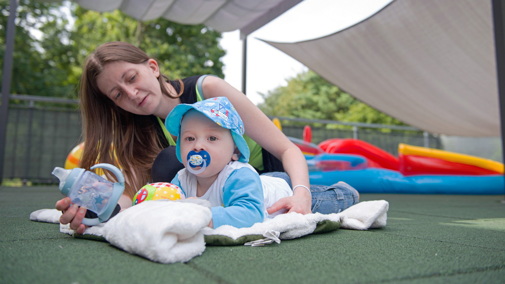 An Eltern mit Kindern bis zu zwei Jahren richtet sich das Programm der Familienbildungsstätten