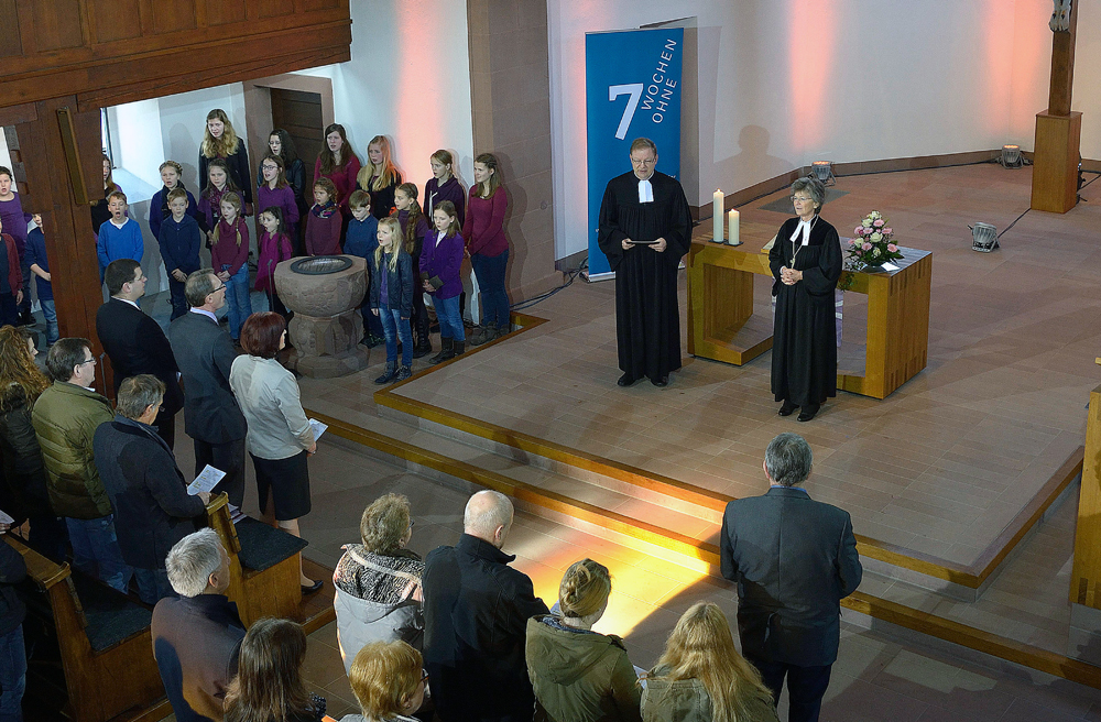 Eröffnungsgottesdienst der evangelischen Fastenaktion in Wertheim (Baden-Württemberg): Dekan Hayo Büsing und Regionalbischöfin Susanne Breit-Kessler
