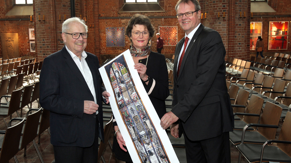 Kichenvorstand Reinhard Scheibe (v.l.), Marktkirchenpastorin Hanna Kreisel-Liebermann und Stadtsuperintendent Hans- Martin Heinemann
