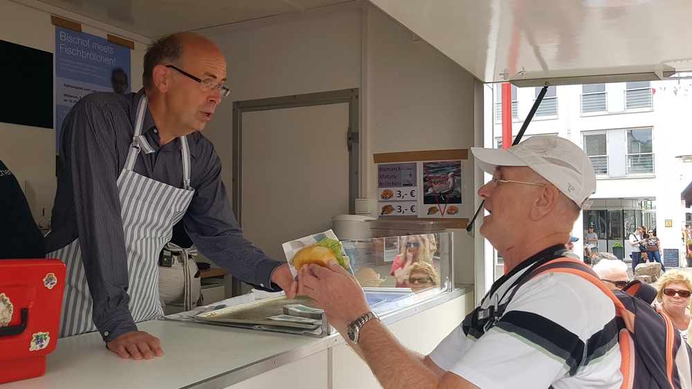 Auf Helgoland verkaufte Magaard nach einer verlorenen Wette auch schon mal Fischbrötchen