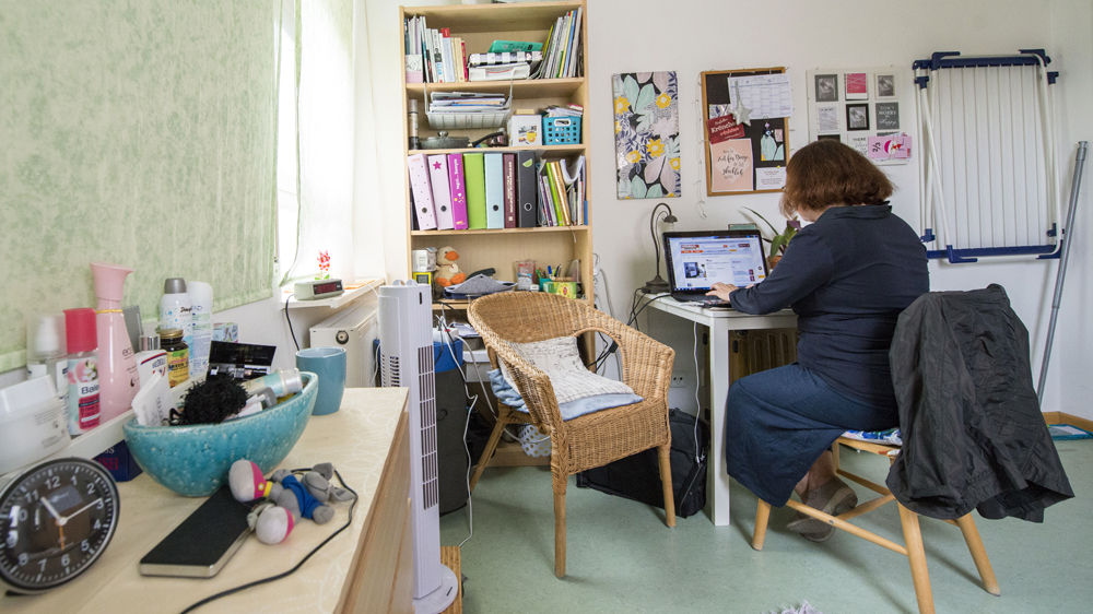 Eine Bewohnerin in einem Frauenhaus (Symbolbild)