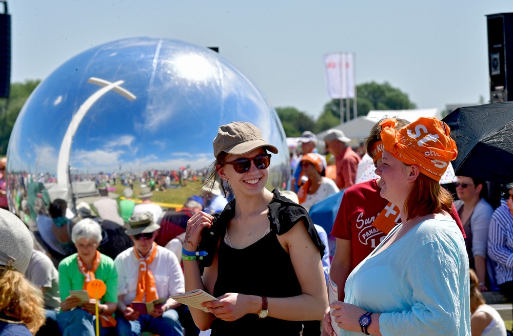 Gute Stimmung auf den Elbwiesen bei sommerlichen Temperaturen