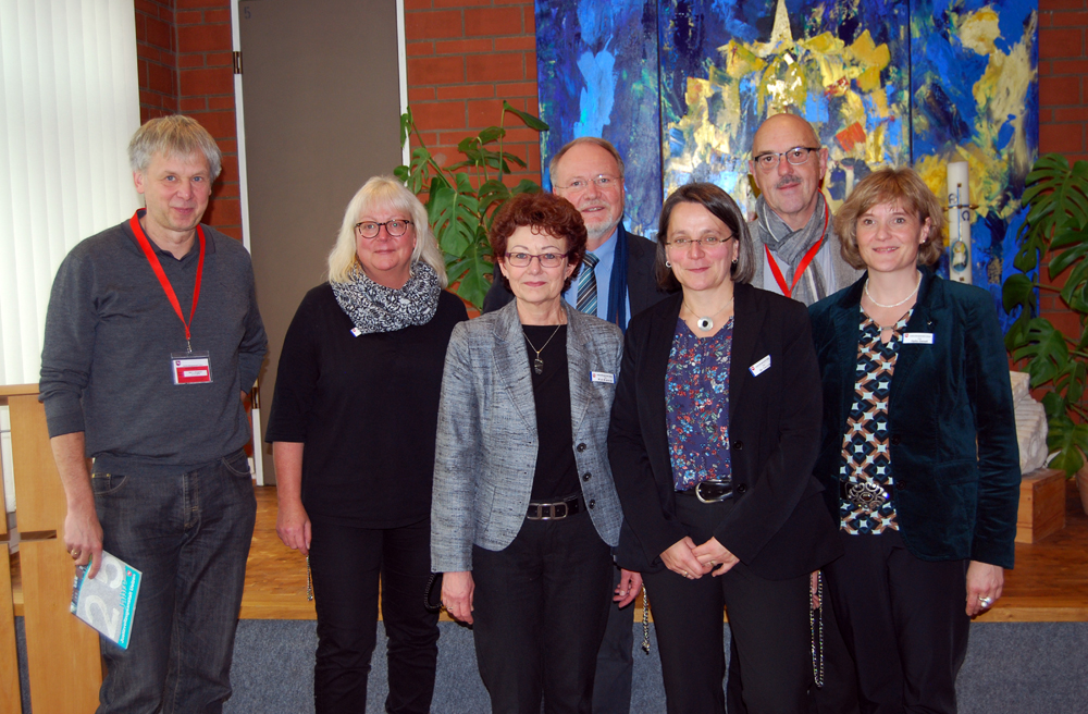 Mitglieder der Kirchendelegation im Kirchraum der JVA Uelzen