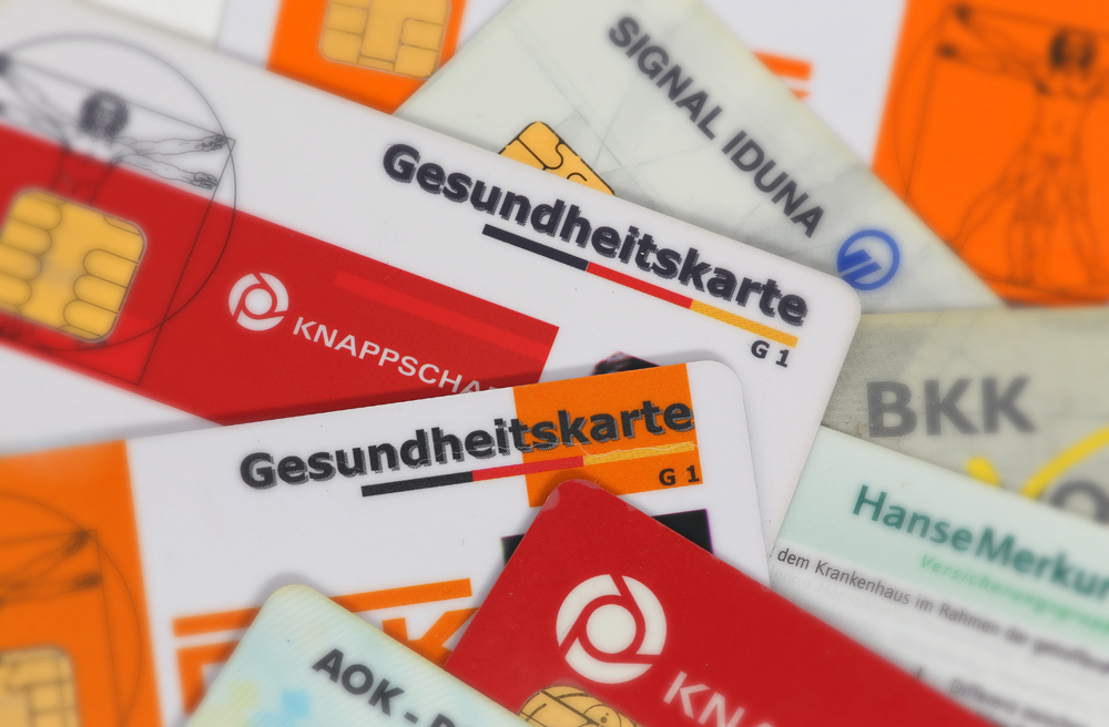 Gesundheitskarten werden in Schleswig-Holstein an Flüchtlinge verteilt (Symbolbild)