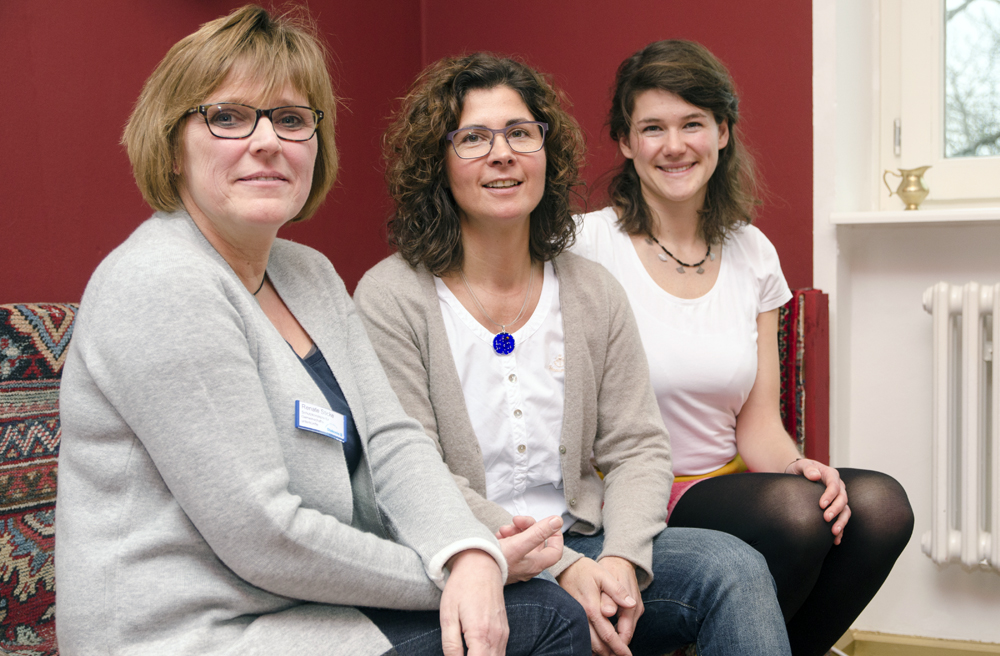 Renate Sticke, Katrin Mates (beide Diakonie Altholstein) und Katharina (Büro des Kieler Flüchtlingsbeauftragten, v.l.)