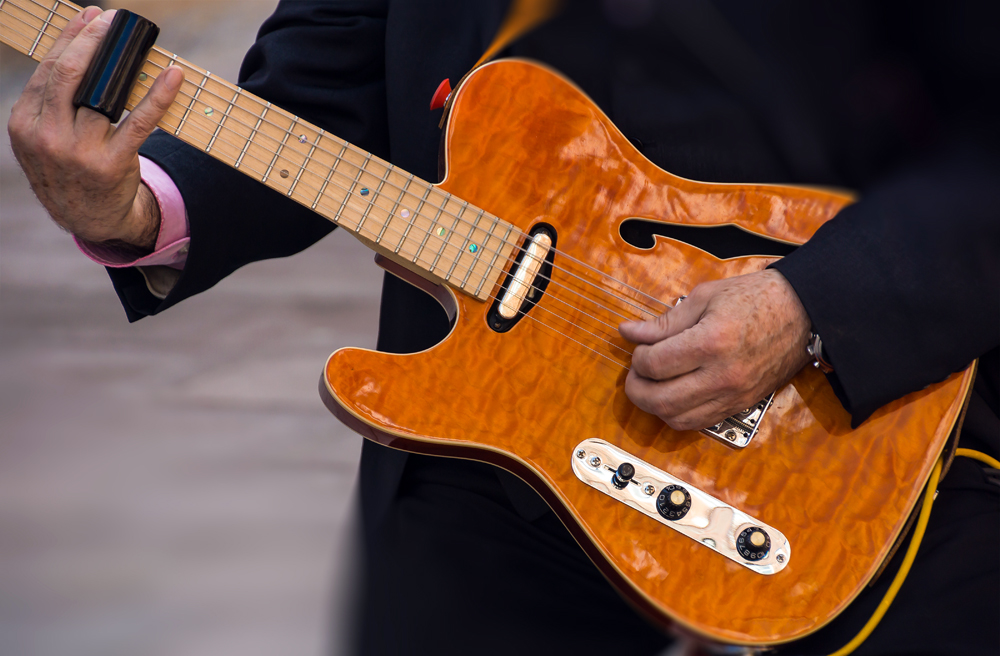 Herren ab 50 Jahren greifen beim Festival zur Gitarre