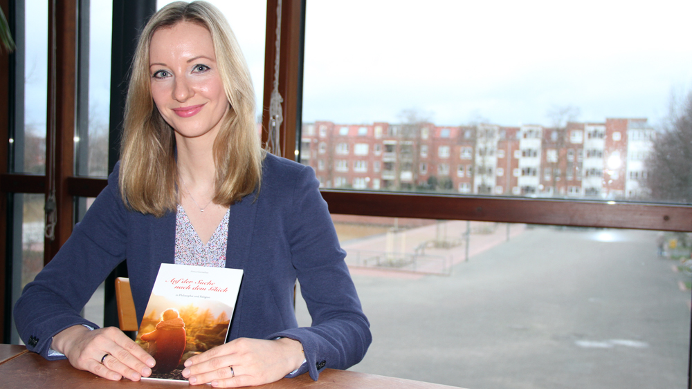 Glück gehabt: Anna Cornelius präsentiert ihr Buch