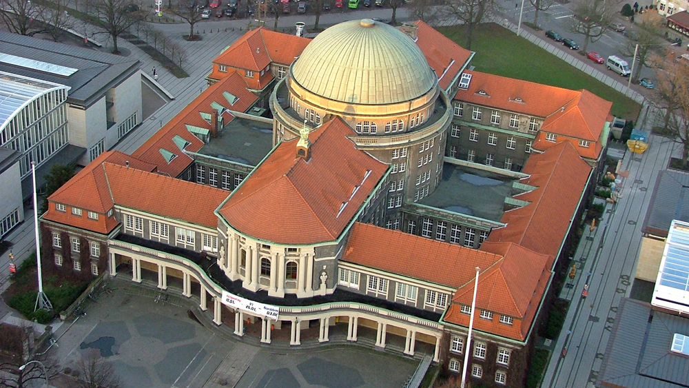 Blick auf das Hauptgebäude der Hamburger Universität