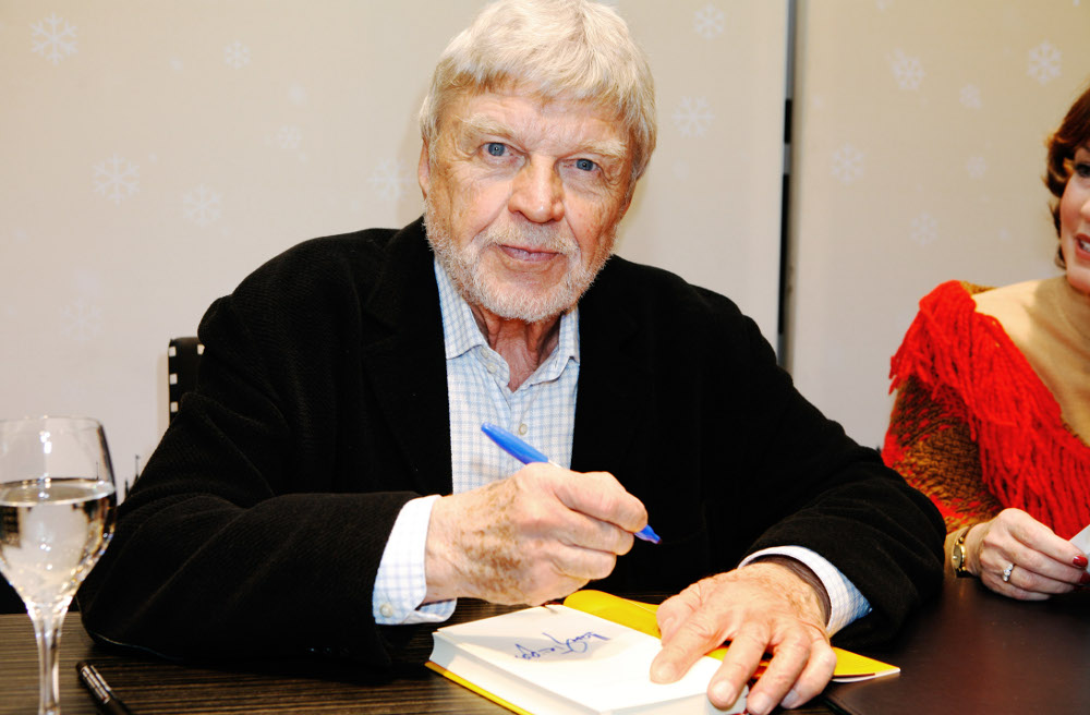 Schauspieler Hardy Krüger ist seit den 1970er Jahren auch als Schriftsteller bekannt. Seine Filme und seine Bücher haben immer mit seinem Leben zu tun, mit seinen Überzeugungen, Erfahrungen, seiner Abenteuerlust.