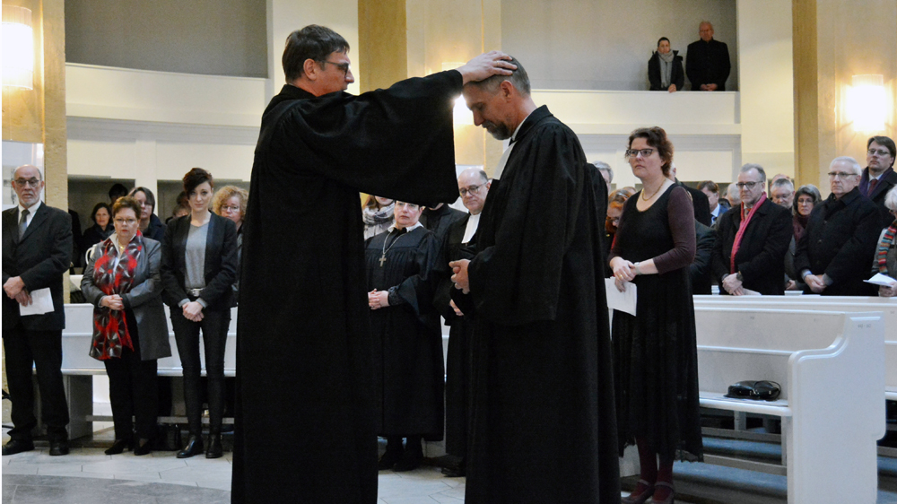 Der Kirchenpräsident der Evangelischen Kirche in Hessen und Nassau, Volker Jung (li.), mit Jan Janssen
