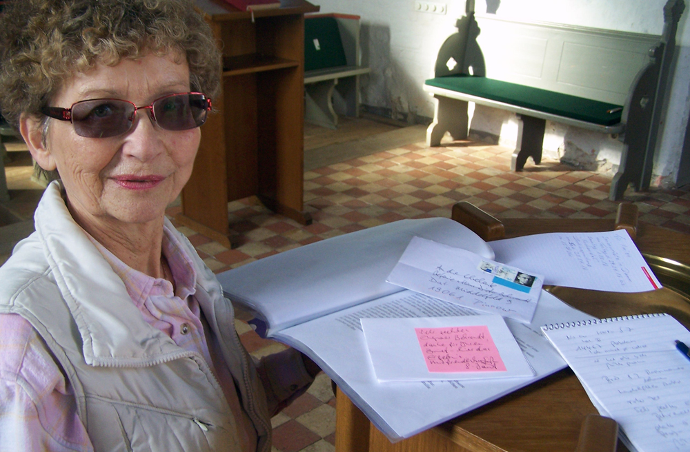 Post von Jauch: Steffi Behrendt mit dem Brief des TV-Stars