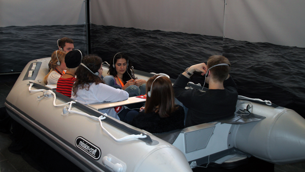 Zum Thema Flucht entwickelten die Jugendliche eine interaktive Ausstellung – Bootsfahrt inklusive