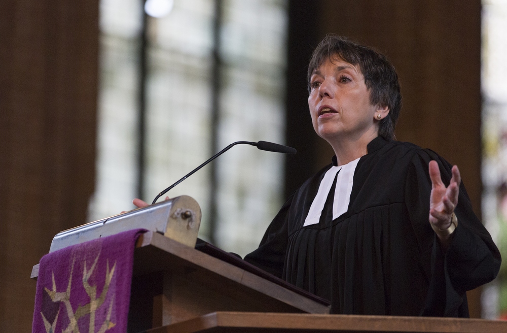 "Über Grenzen gehen, um für Frieden zu sorgen" – Margot Käßmann während ihrer Predigt in der Marktkirche von Hannover