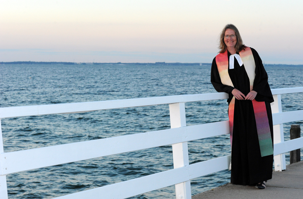 Direkt an der Ostsee ist Tourismuspastorin Katharina Gralla für Urlauber da