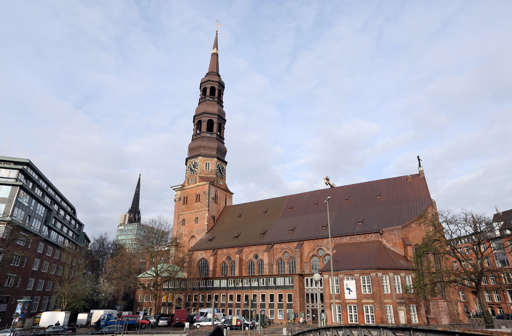 Die Hamburger Hauptkirche St. Katharinen soll am Sonnabend grün werden