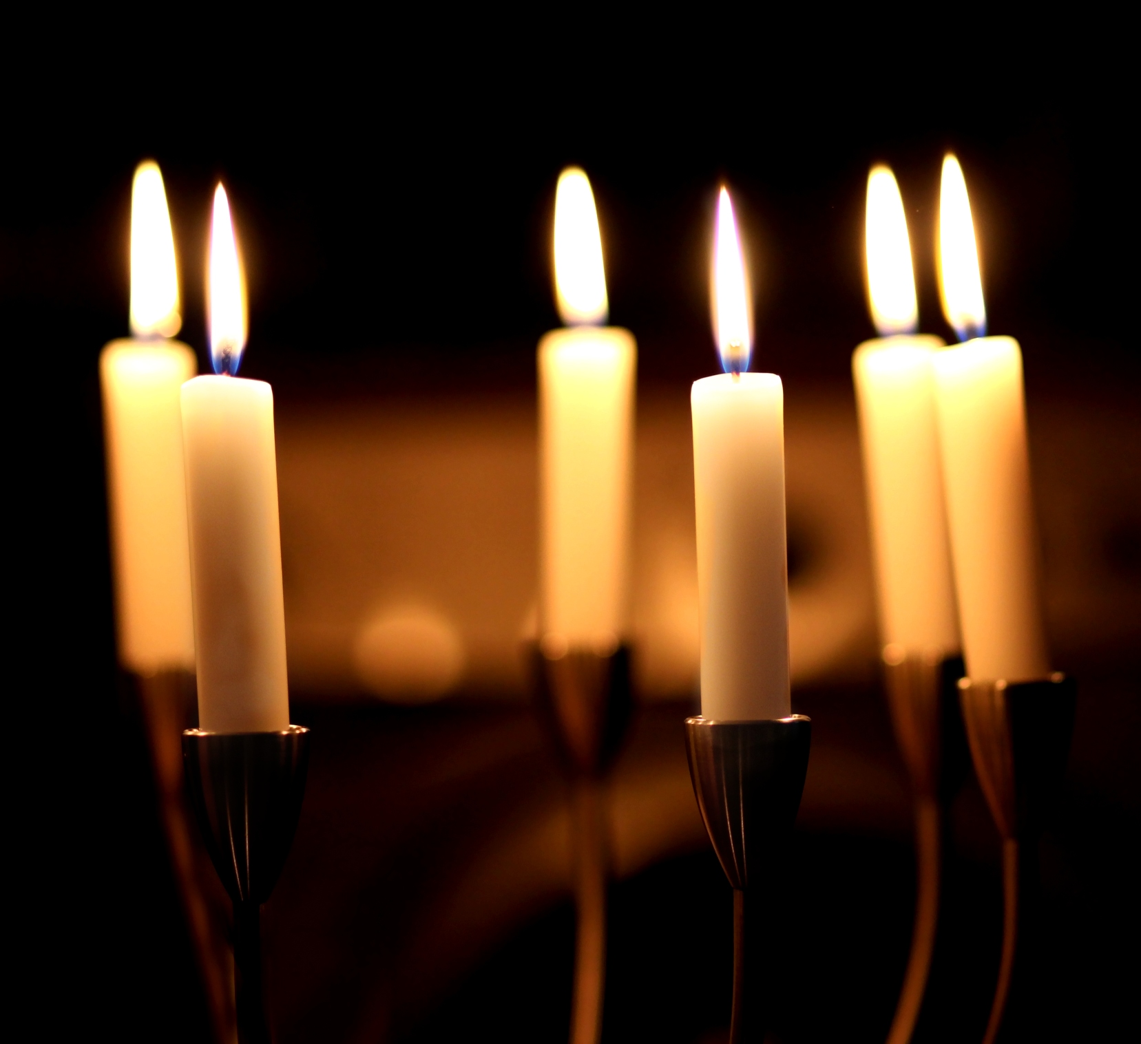 Kerzen leuchten für die getötete Delali Assigbley (Symbolbild)