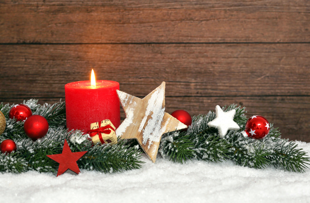 In Dobbertin produzieren Behinderte adventliche Kerzen (Symbolbild)