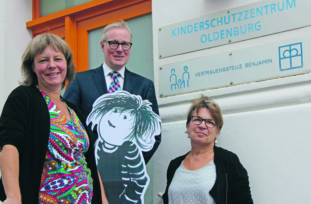 Einrichtungsleiterin Mareike Van‘t Zet (v. l.), Diakonie-Vorstand Thomas Feld und Sozialpädagogin Angela Könnecke