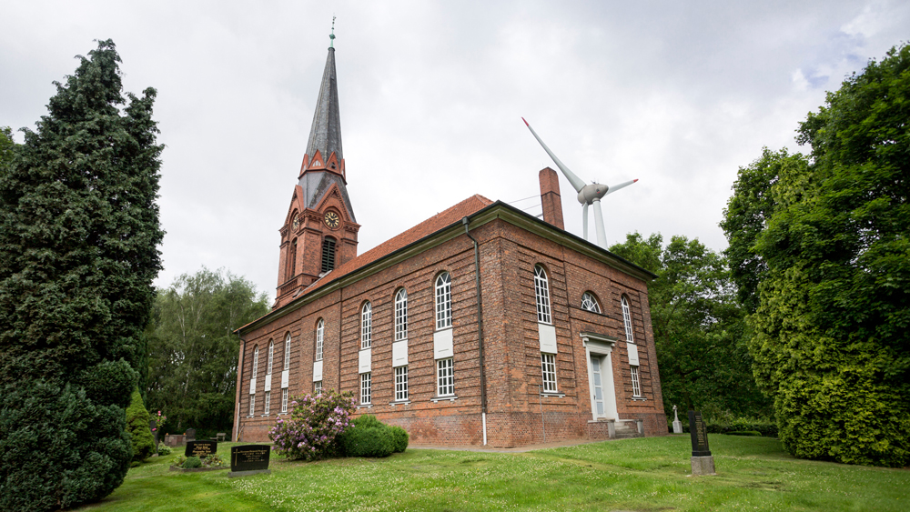 Die evangelische St. Gertrud-Kirche im ehemaligen Fischerdorf Hamburg-Altenwerder
