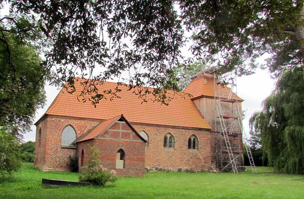 Die wieder aufgebaute Kirche in Müsselmow