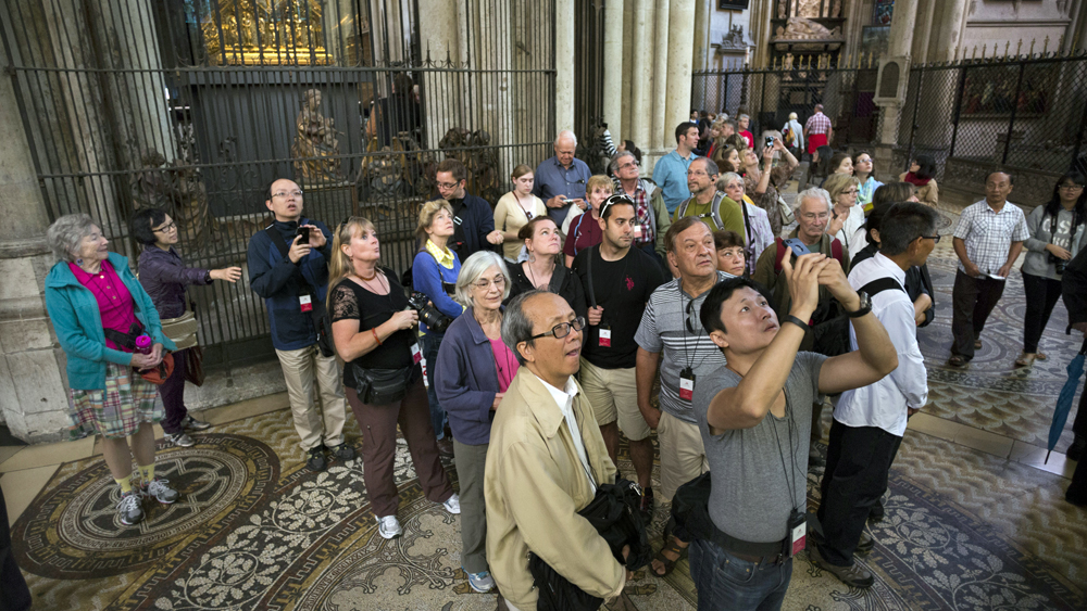 Besucher im Kölner Dom