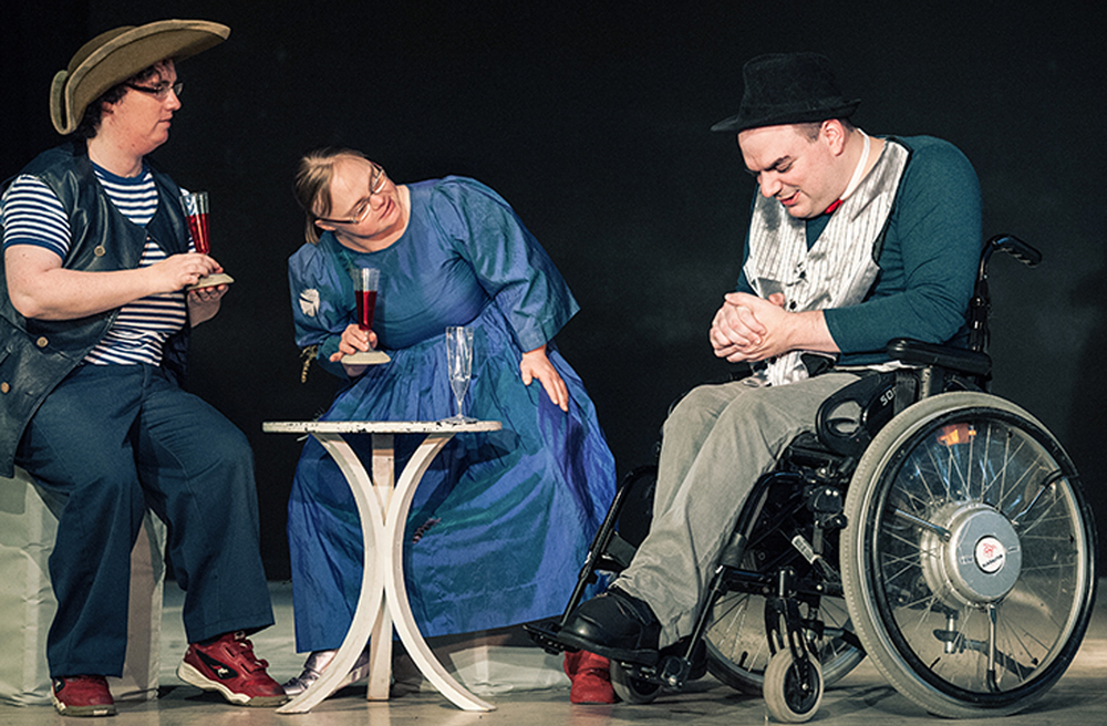 Menschen mit Behinderungen spielen für die Klabauter Theater
