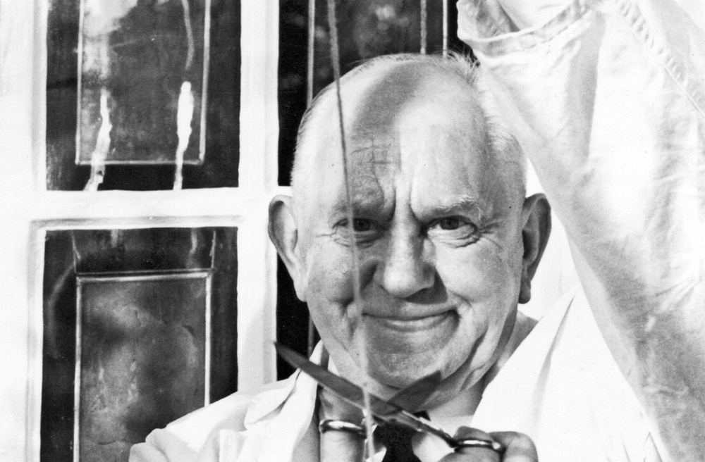 Der Künstler Erich Klahn (1901-1978) in seinem Atelier in Celle