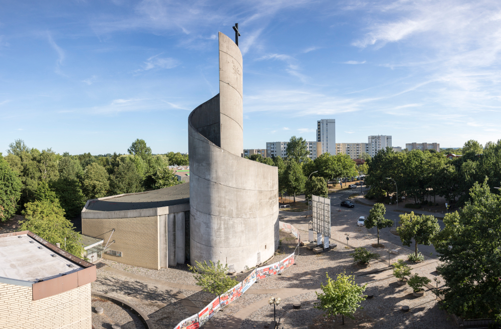 Die inzwischen entweihte St. Maximilian-Kolbe-Kirche auf der Elbinsel Wilhelmsburg in Hamburg.