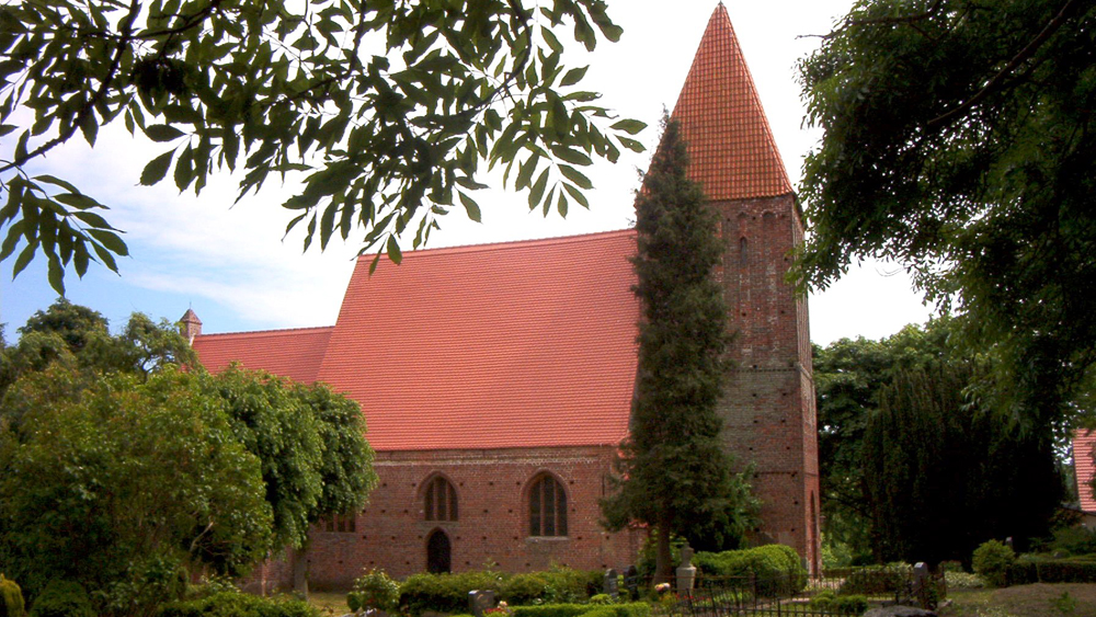 Die St. Andreaskirche in Lancken-Granitz auf Rügen 