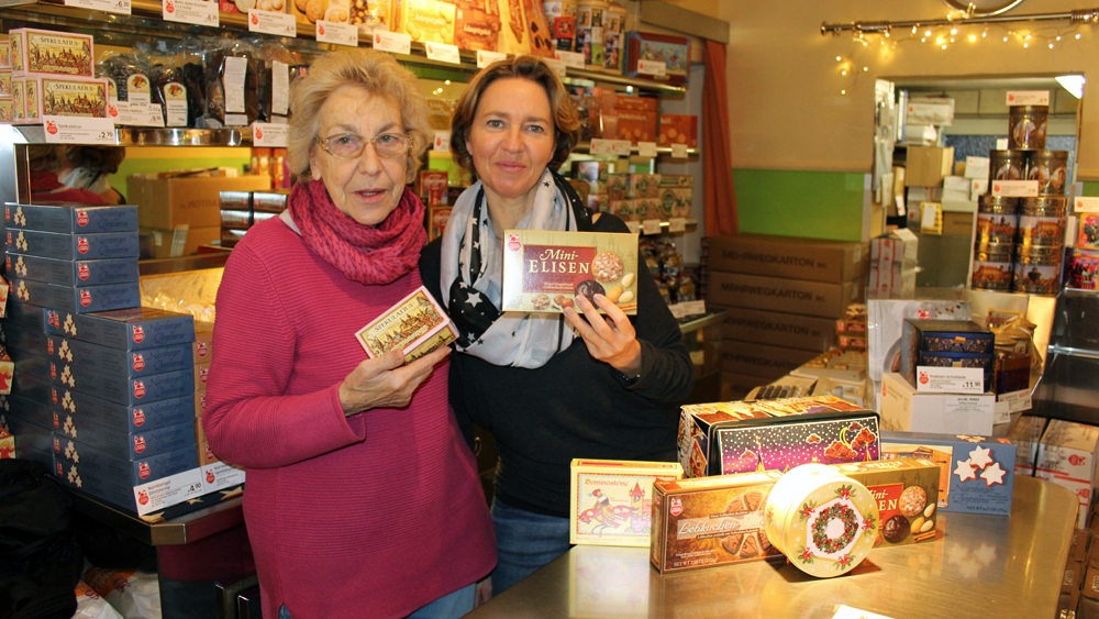 Uschi Sprink (l.) und Tochter Angela Sprink im Lebkuchen-Laden